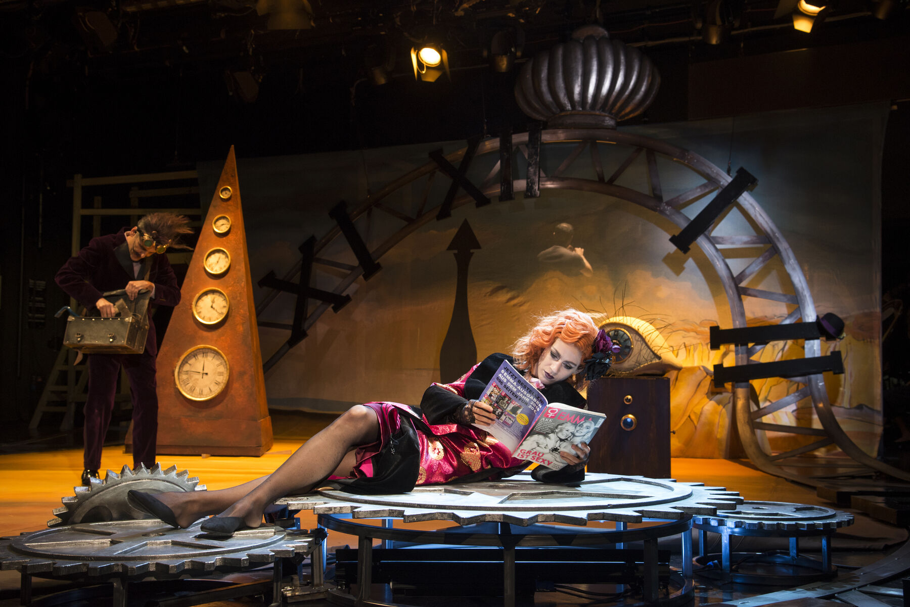 Valentina Stadler als Concepción in L'HEURE ESPAGNOLE