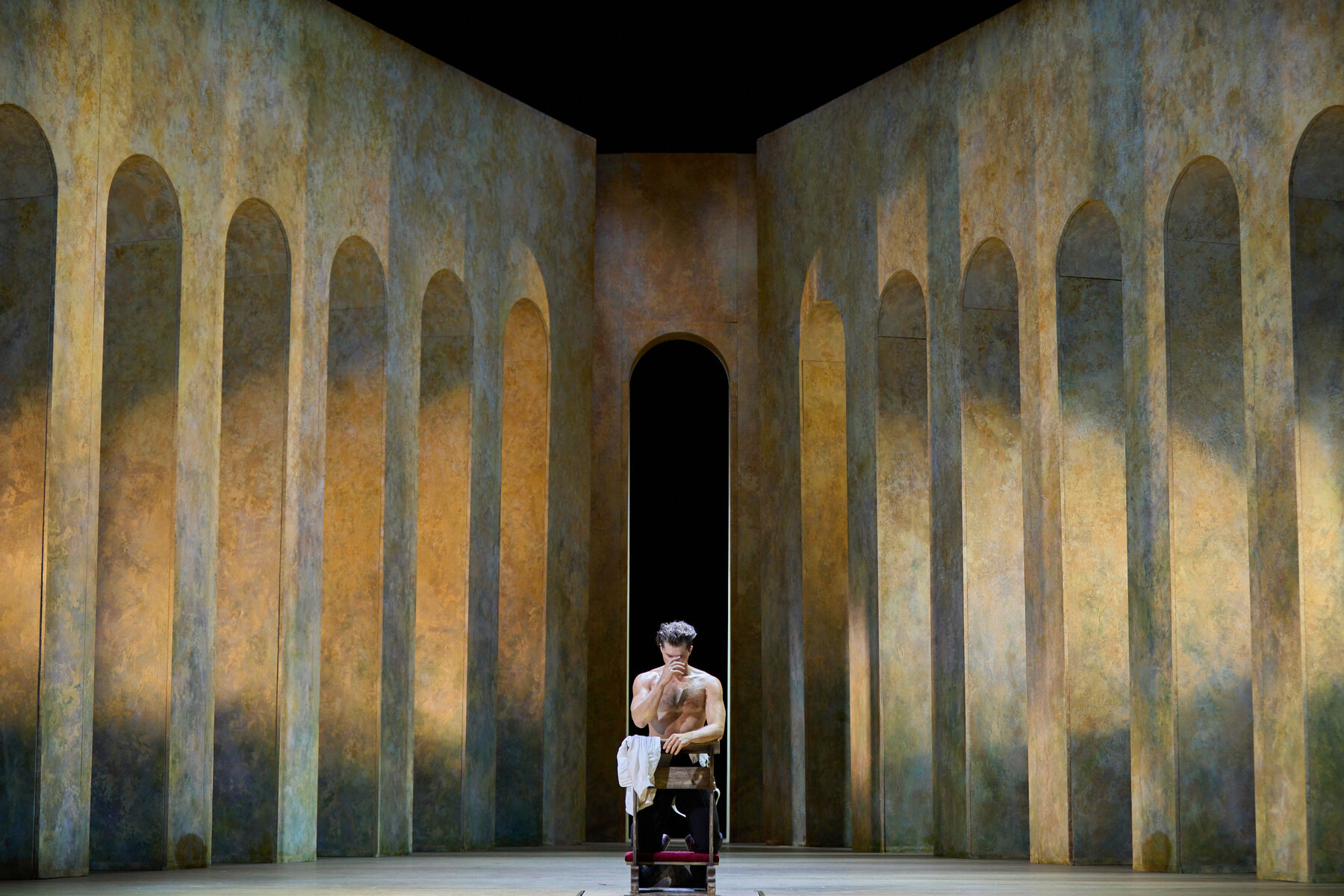 Escamillo kneels on a church pew and crosses himself.