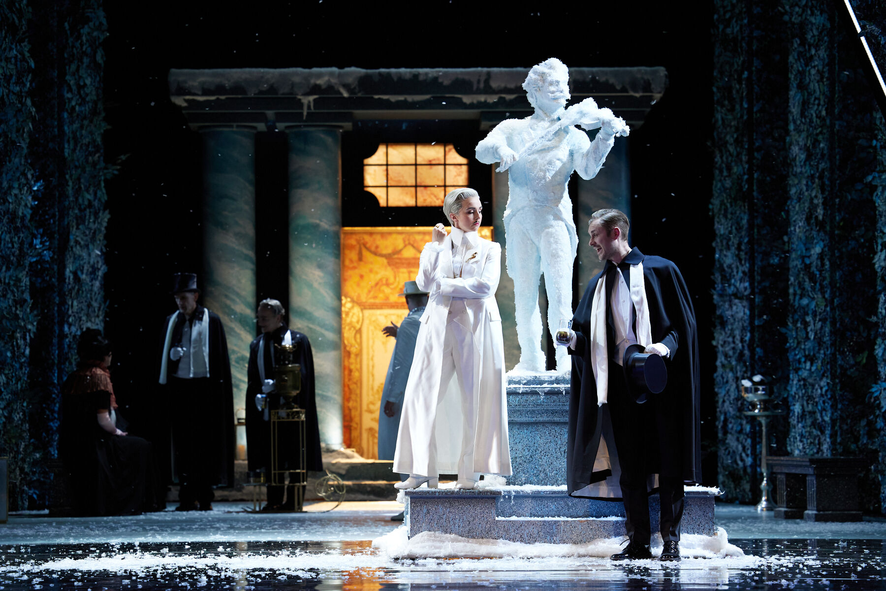 DIE FLEDERMAUS