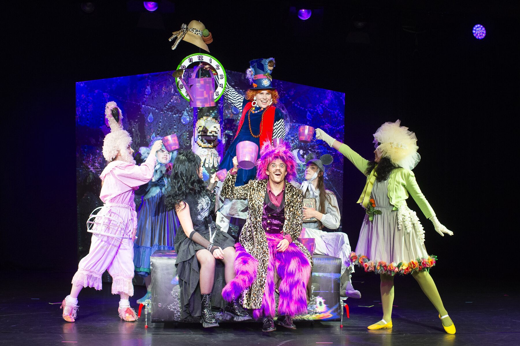 ALICE IM WUNDERLAND