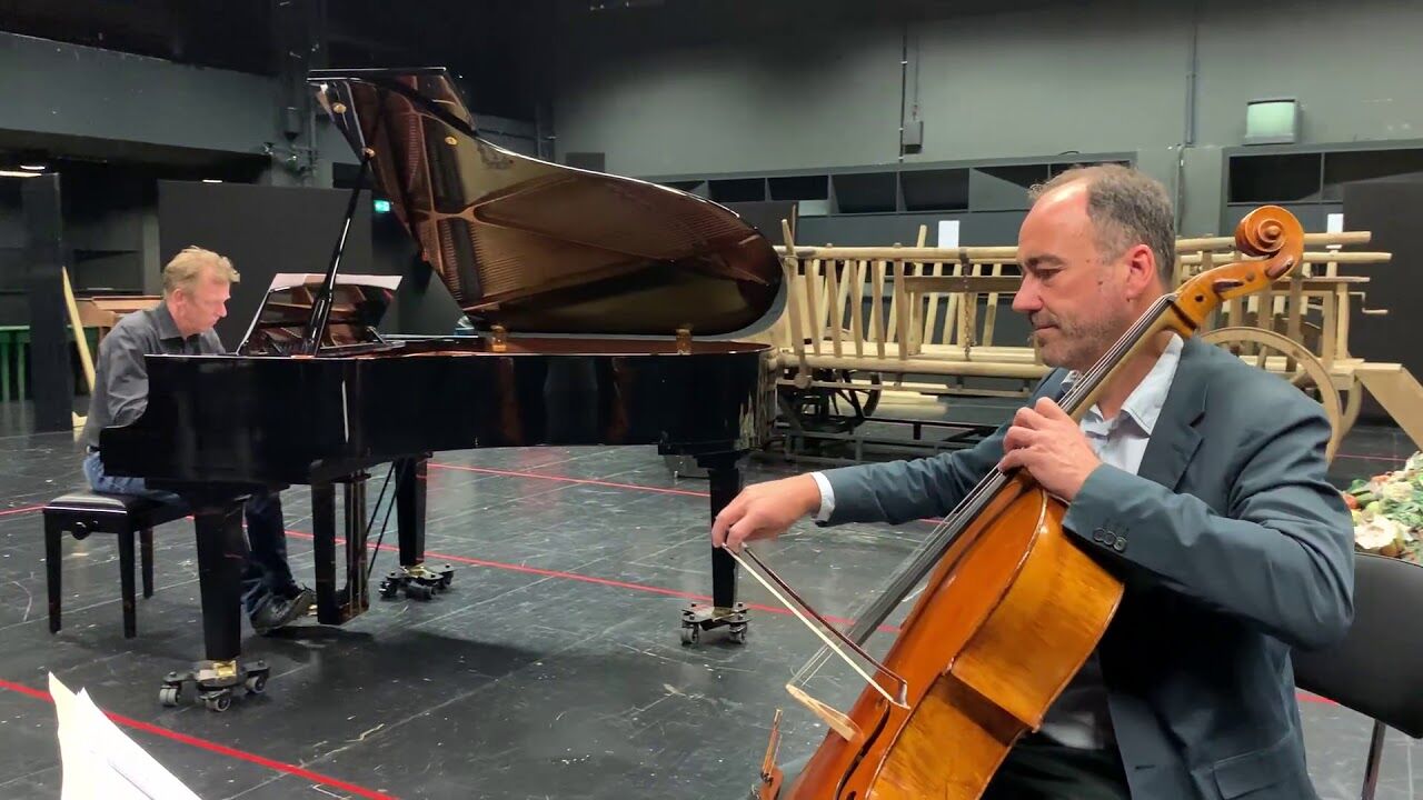 Clemens Weigel, Cello und Andreas Kowalewitz, Klavier: Johann Strauß, »Romanze für Cello und Klavier« auf der Probebühne