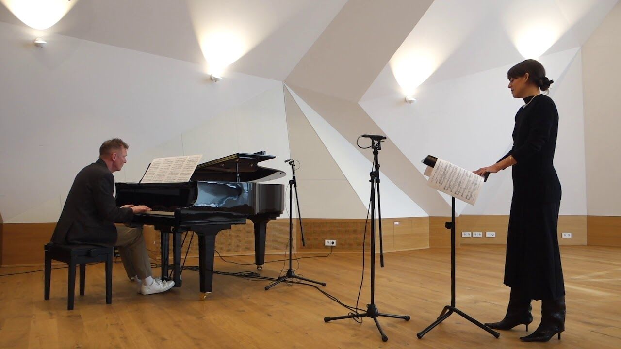 Solistin Valentina Stadler und Kapellmeister Andreas Kowalewitz