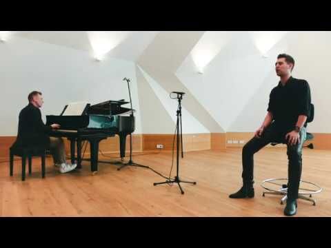 Solist Maximilian Mayer und Kapellmeister Andreas Kowalewitz